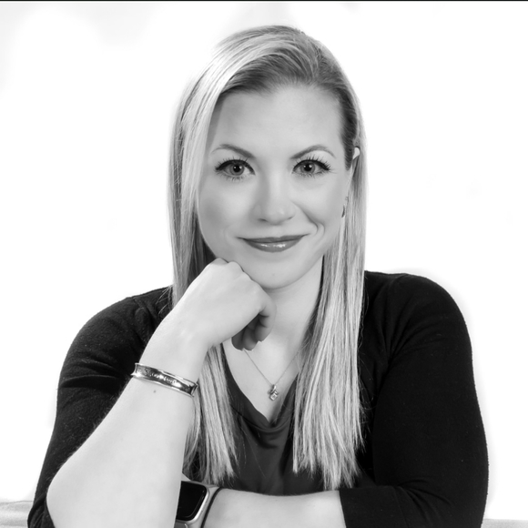 Meet your Posher, Liz - Picture 2 of 16